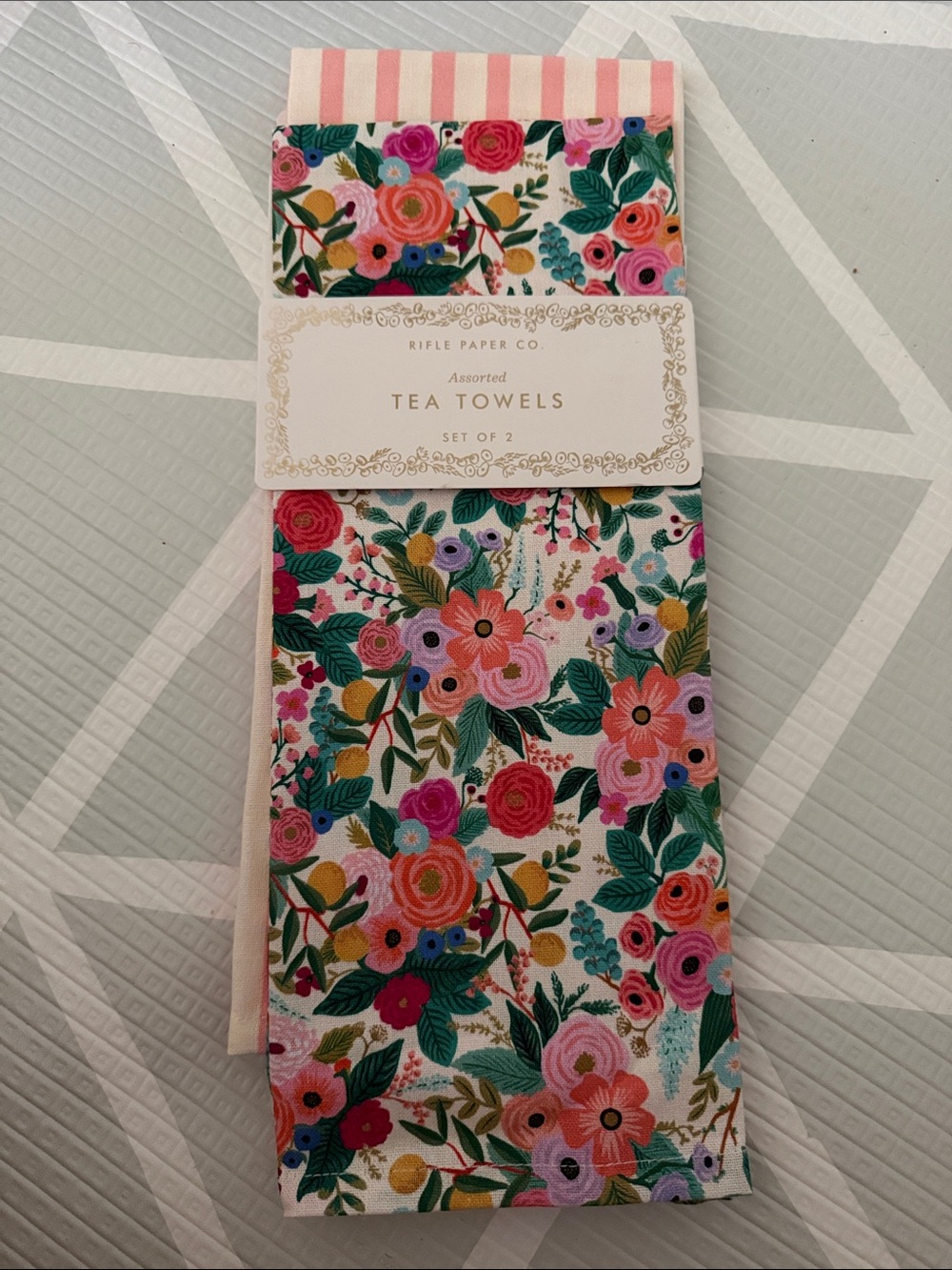 Tea towel set with 2 NWT